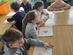 Rok szkolny 2022-2023 - 43 - Warsztaty wielkanocne w ÿwietlicy szkolnej